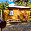 The Historic Leakey Inn