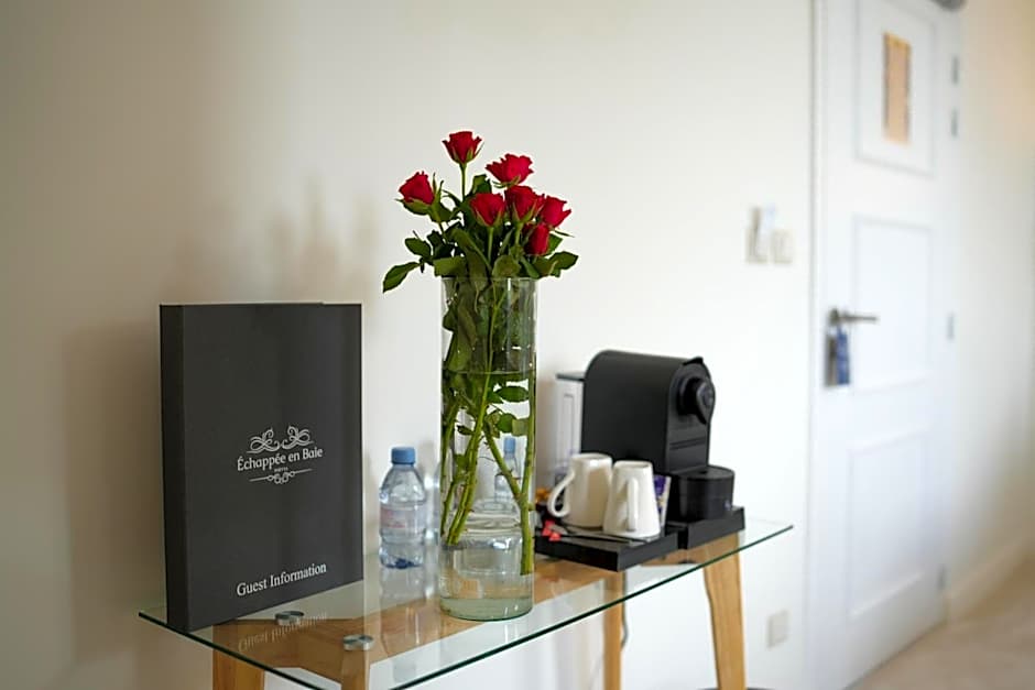 Hôtel Échappée en Baie - Parking privé gratuit dont forfaits bornes électriques réservable