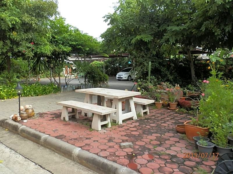 Sandy Serviced Apartment