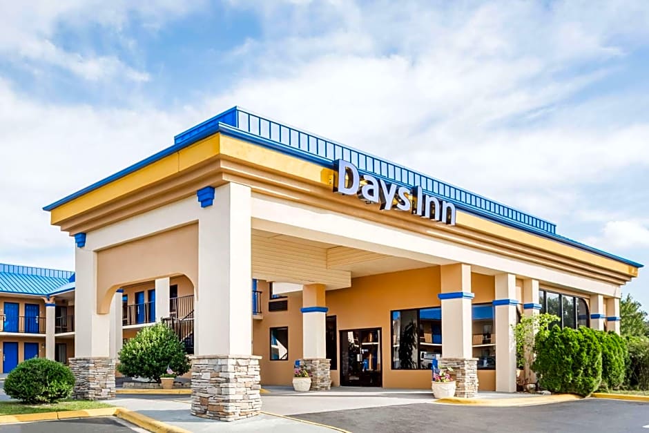 Days Inn by Wyndham Hendersonville