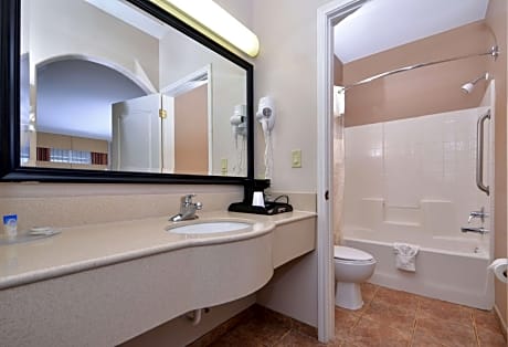 1 King Bed with Jetted Tub