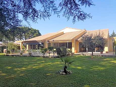 Hôtel Restaurant Le Mas De L'Olivier