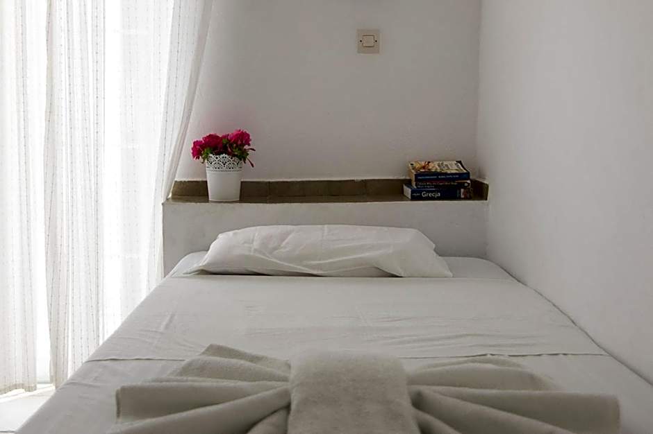 Armadoros Hotel / Ios Backpackers