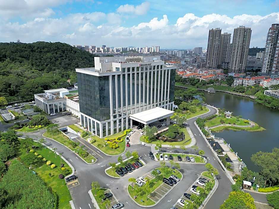 HUALUXE Yangjiang City Center By IHG