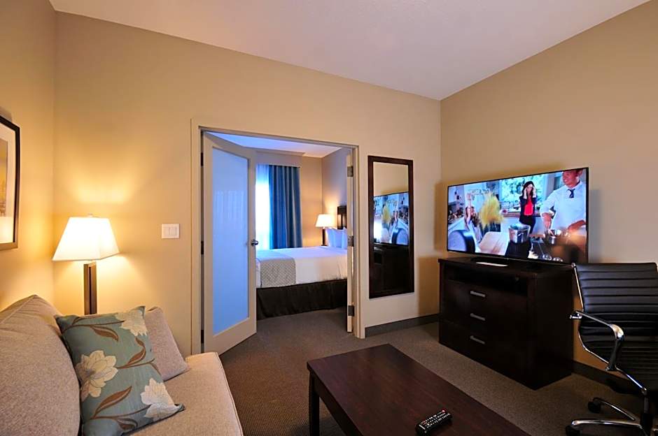 Photo 1 of 5 of 1 Queen Bed Suite