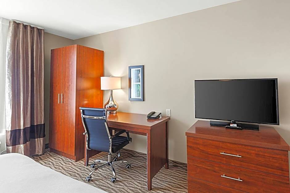 Comfort Inn & Suites