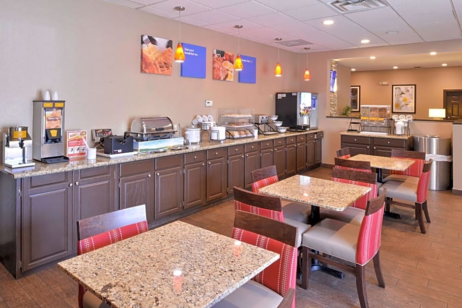 Comfort Inn & Suites Fayetteville-University Area