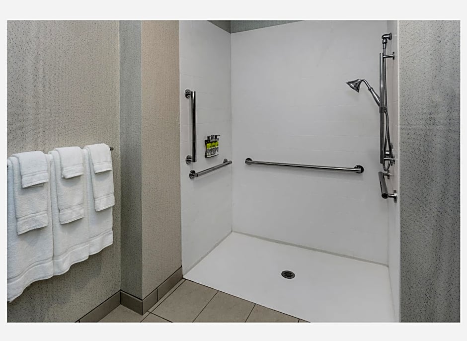 Holiday Inn Express And Suites Hudson I-94 By IHG