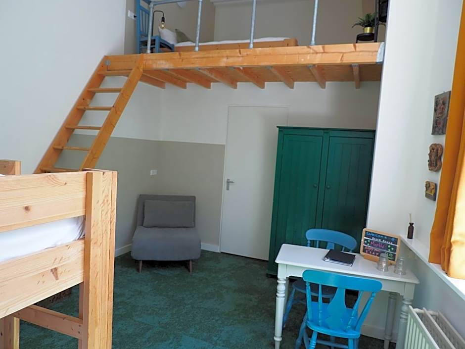 Hostel Roots