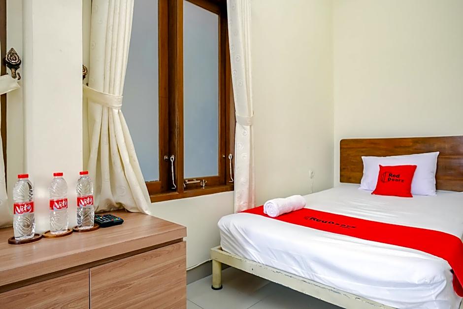 RedDoorz @ Syariah House Purwokerto