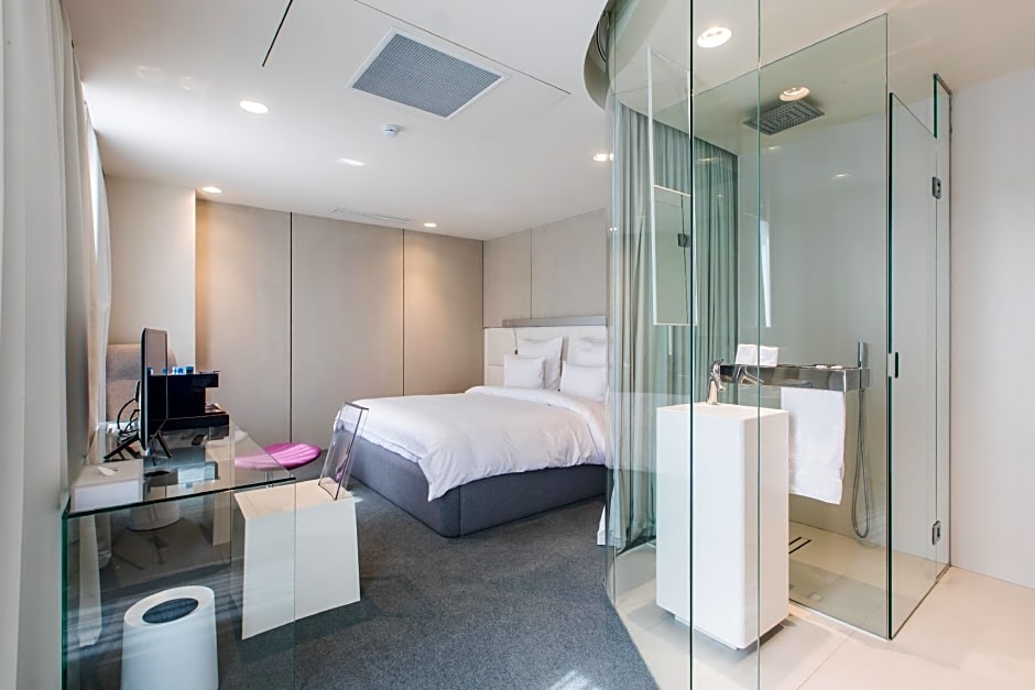 The Grove Design Hotel