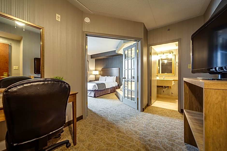 Monte Carlo Inns Airport Suites