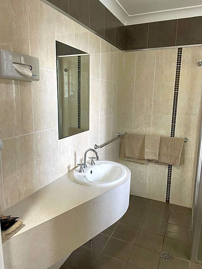 Cattlemans Country Motor Inn & Serviced Apartments