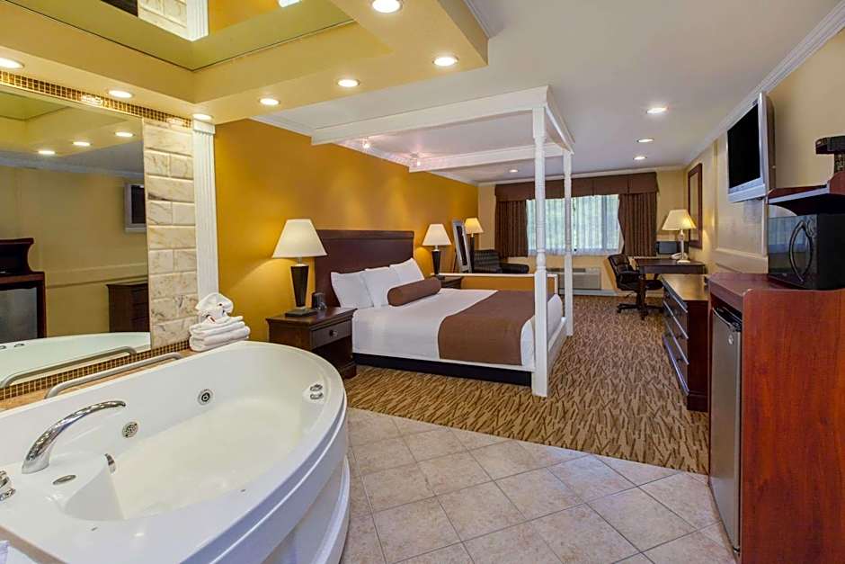 Photo 1 of 4 of Luxury 1 Bedroom 1 King Bed Suite