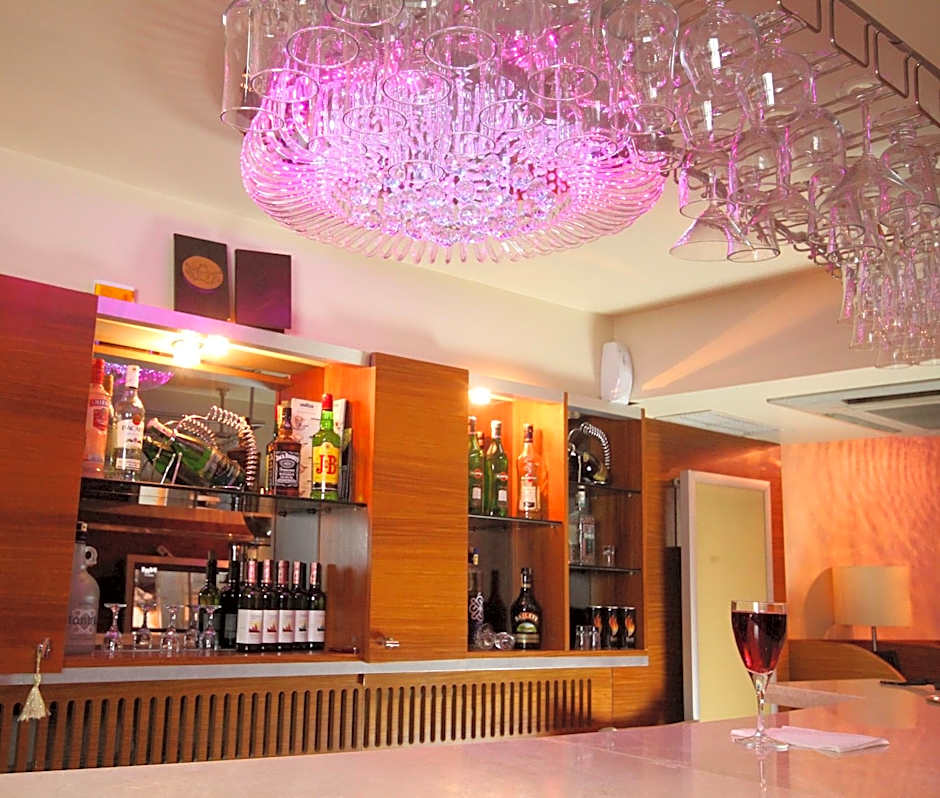 Royce Hotel