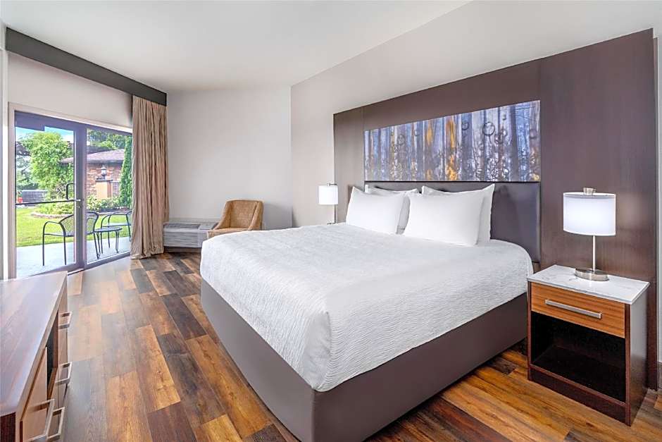Aiden by Best Western Warm Springs Hotel and Event Center