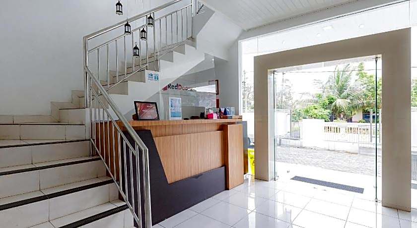 RedDoorz Syariah near Transmart Lampung