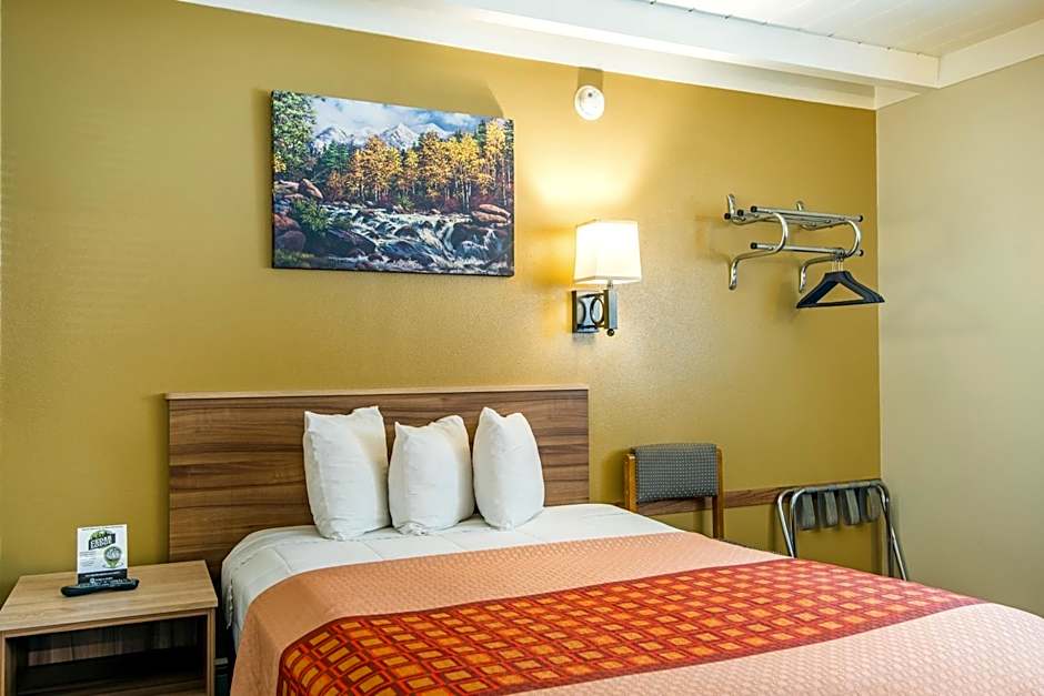 Glenwood Springs Cedar Lodge