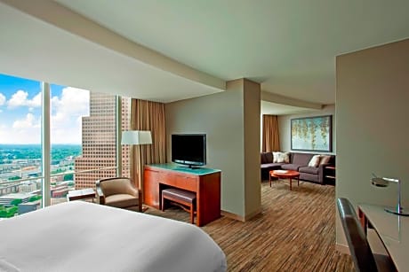 Executive Suite, 1 Bedroom Junior Suite, 1 King, Mid floor