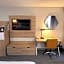 La Quinta Inn & Suites by Wyndham Lexington Park