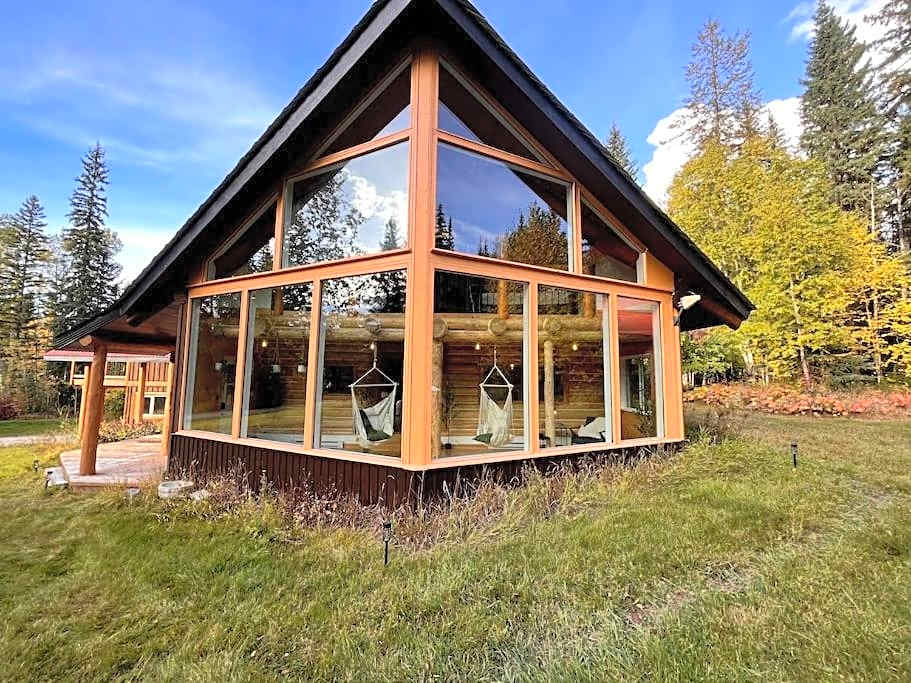 Golden Cabin - Hot Tub - Games Barn - Theatre