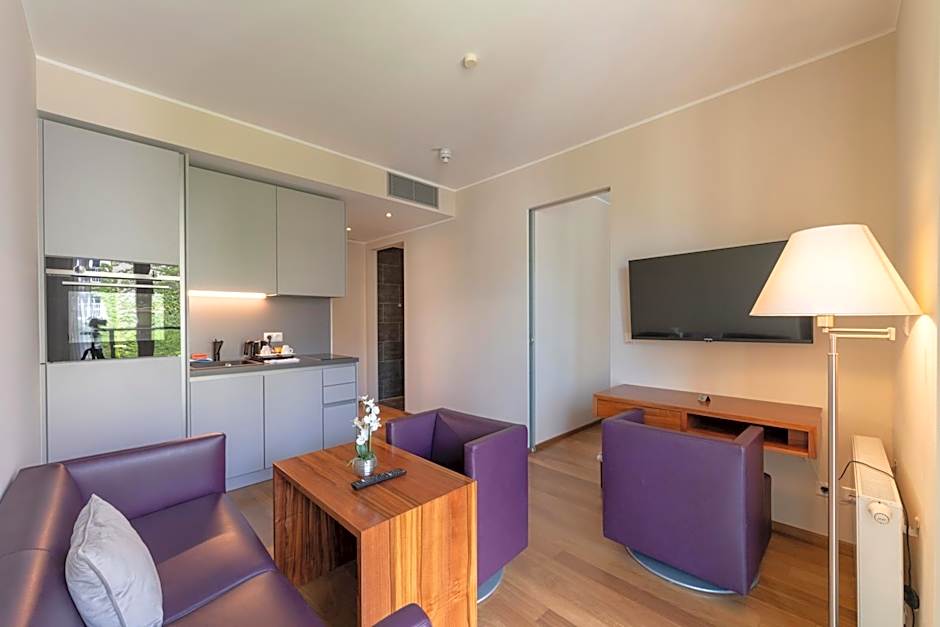 Pakat Suites Hotel