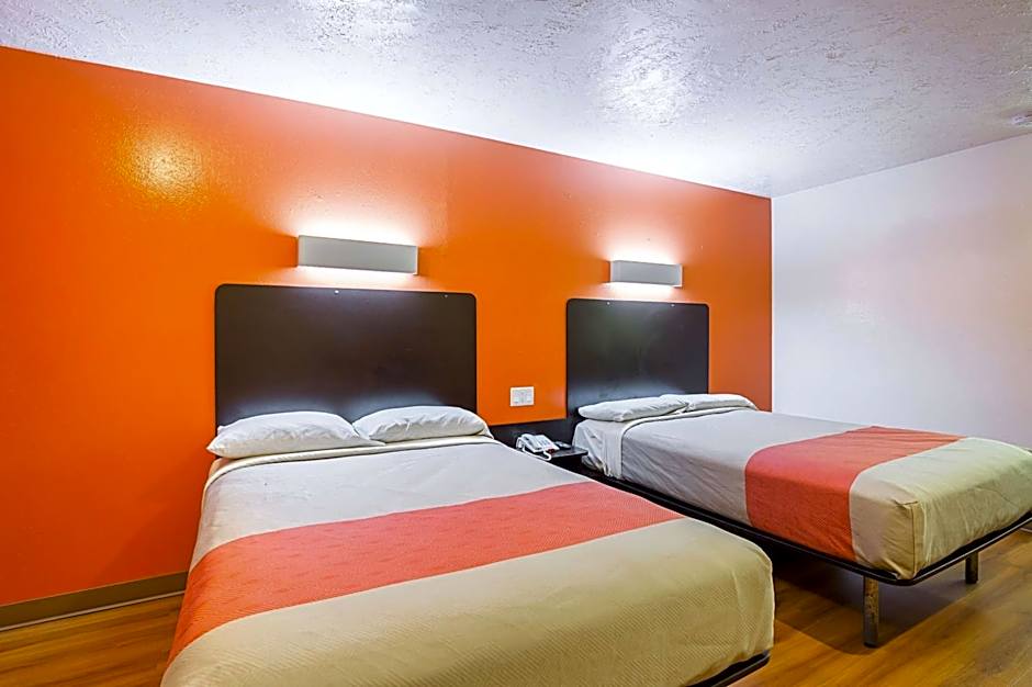 Motel 6-Madisonville, TX