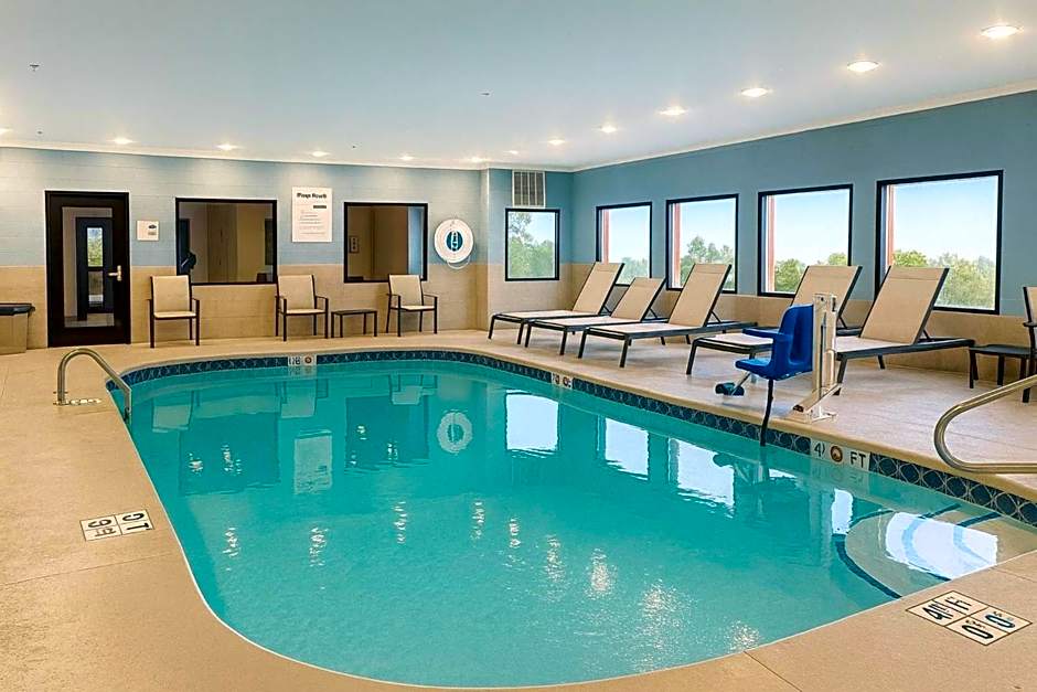 Holiday Inn Express Hotel And Suites Alliance By IHG