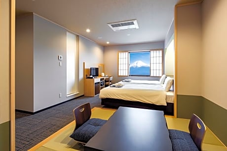 Room with Tatami Area and Mt.Fuji View