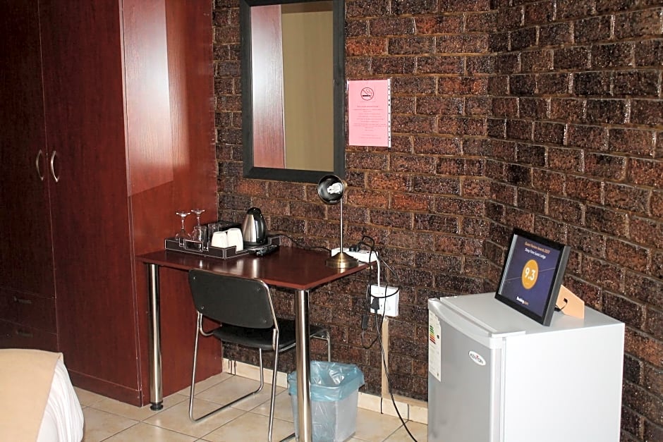 Sleep-Time Guest Lodge