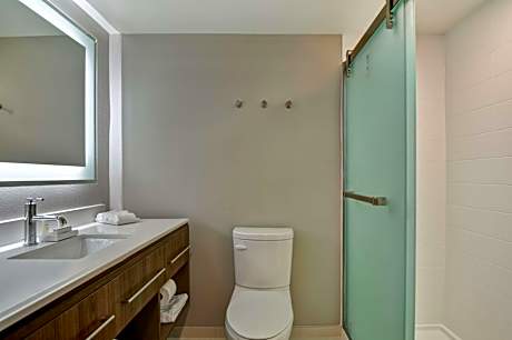 2Queen Hearing Acc Studio Ste City View