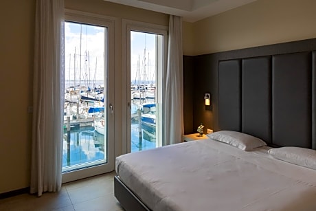 Superior Double Room with Lagoon View and Beach Access