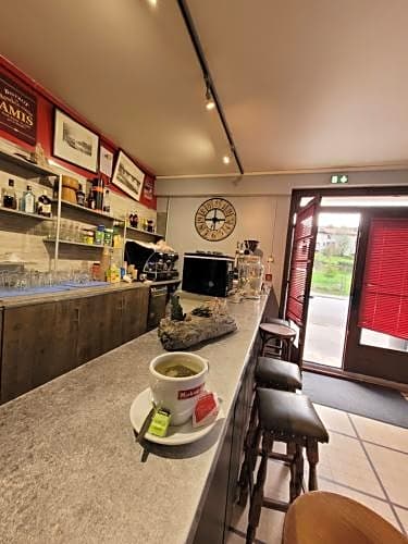 Hotel Restaurant Carrier