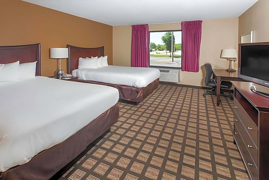 Clarion Pointe Bloomington - Normal near I-55 and University
