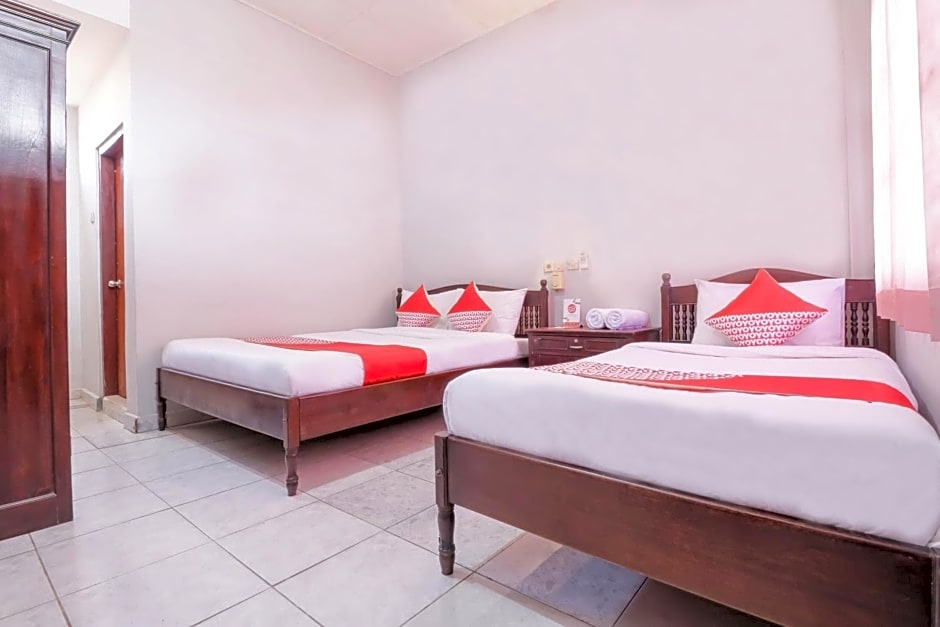 OYO 2411 Taman Mekar Beach Inn 2