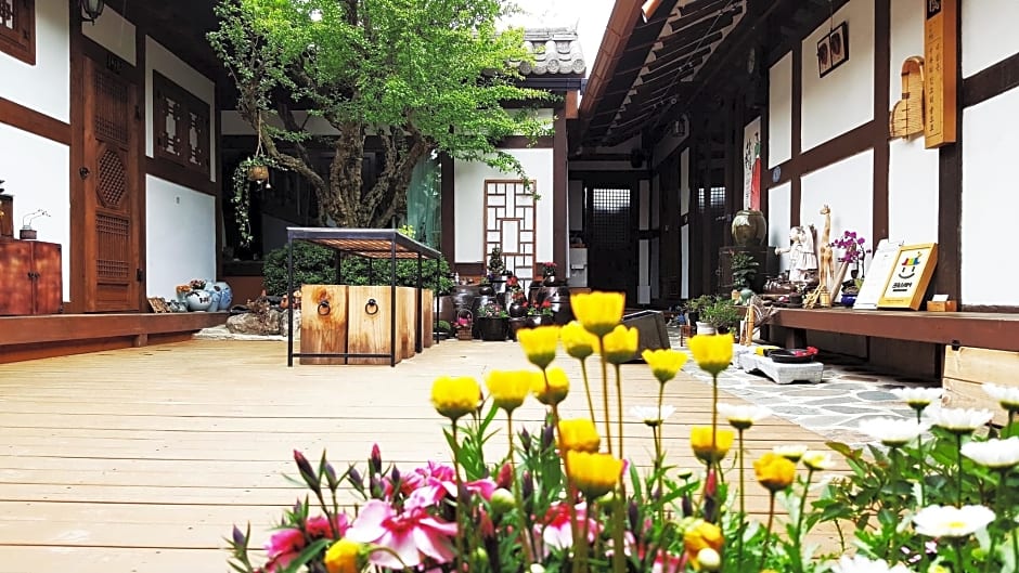 In-Yeon Hanok Guesthouse