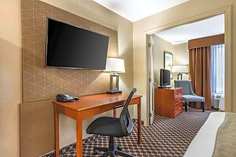 Suite-2 Queen Beds, Non-Smoking, Flat Screen Television, Microwave And Refrigerator, High Speed Inte