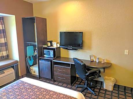 Queen Room - Disability Access - Non-Smoking