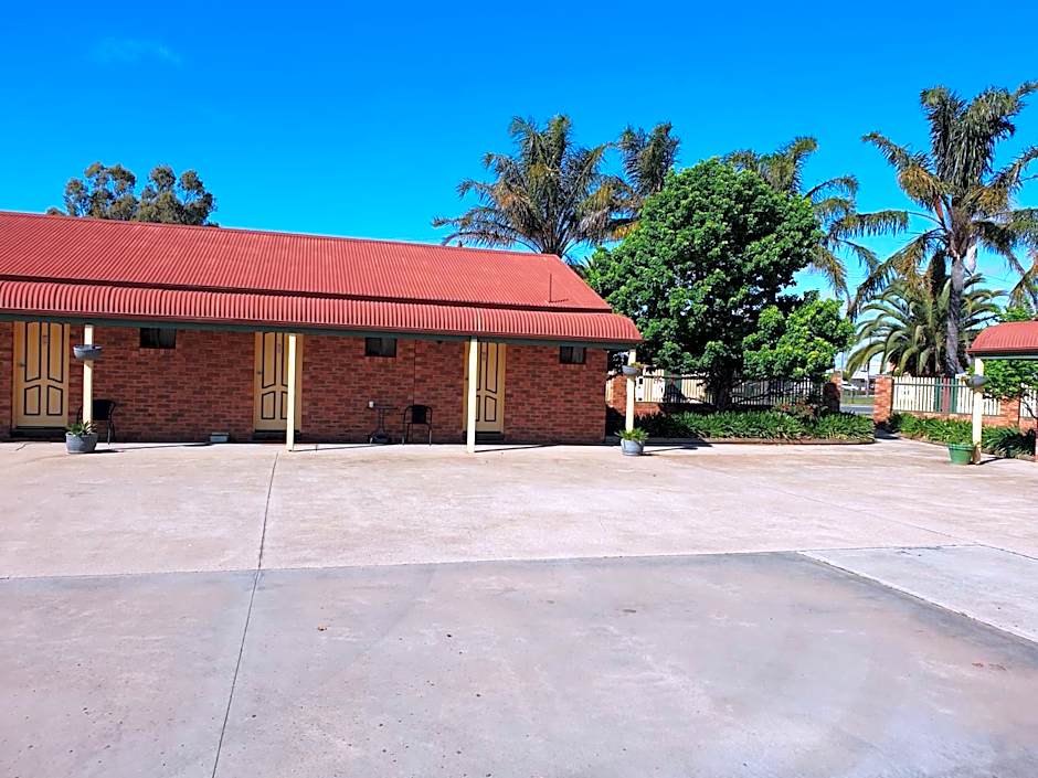 The Finley Palm Motor Inn