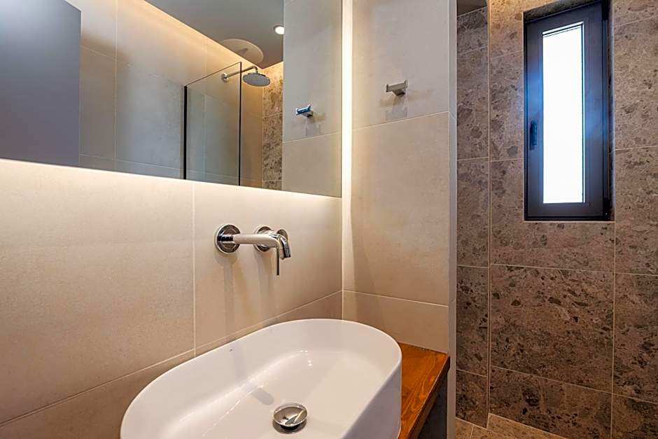 Horizon Apartments - Beachfront Luxury, by ZanteWize