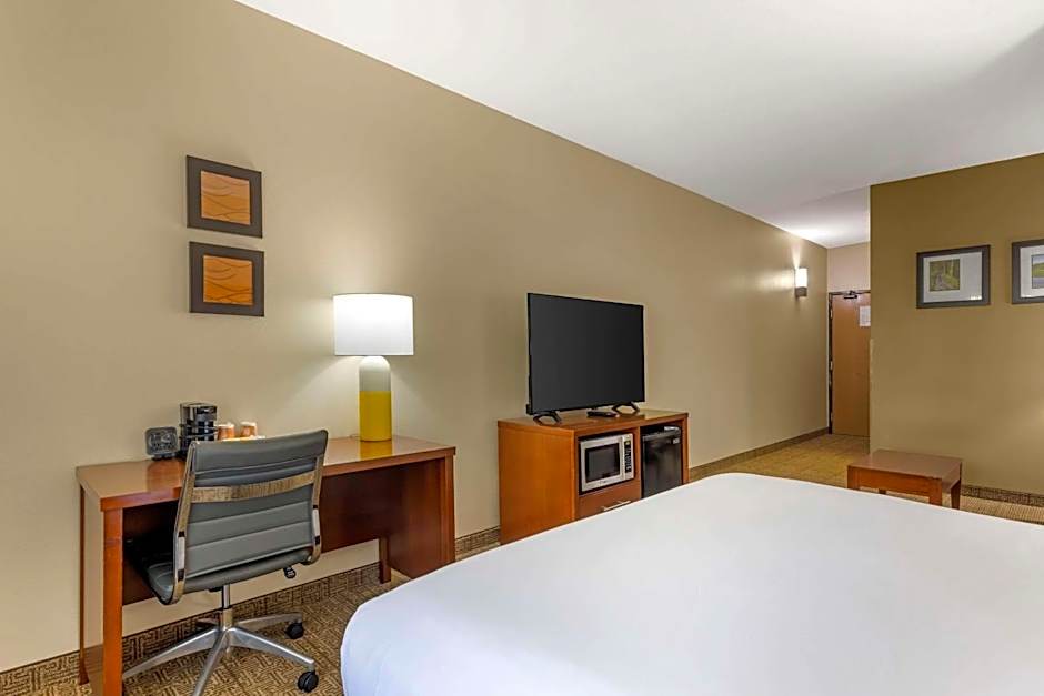 Comfort Suites Near Vancouver Mall