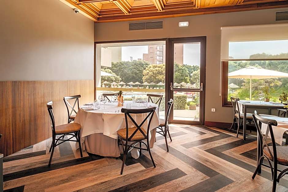 Axis Vermar Conference & Beach Hotel