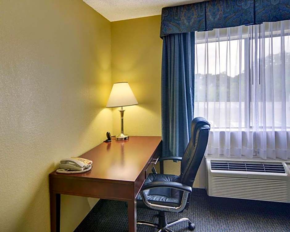 Quality Inn & Suites Grand Prairie