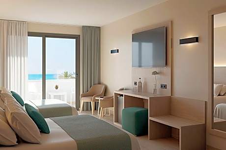  2 ADULTS +  1 CHILD SEA VIEW