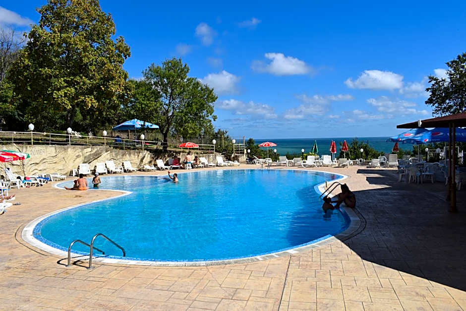 Ahilea Hotel - Free Pool Access