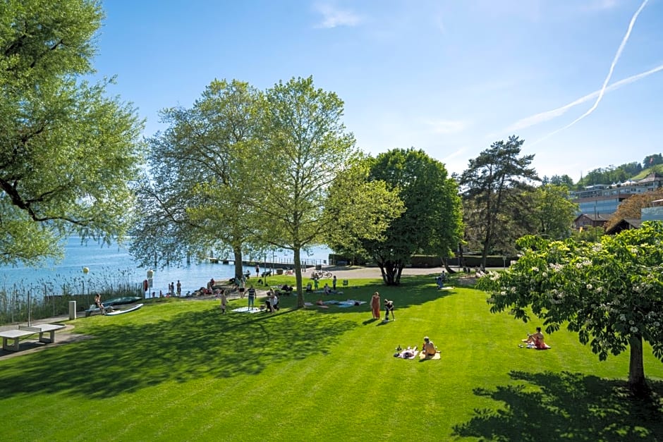 Schloss-Hotel am See - Swiss-Chalet Merlischachen