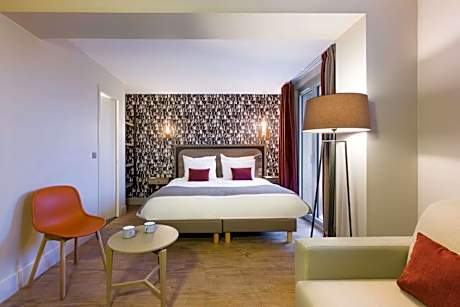 Superior King Room with Sofa Bed - Non-Smoking