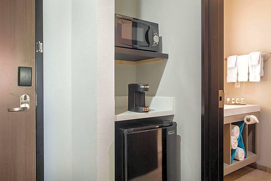 La Quinta Inn & Suites by Wyndham Pittsburg