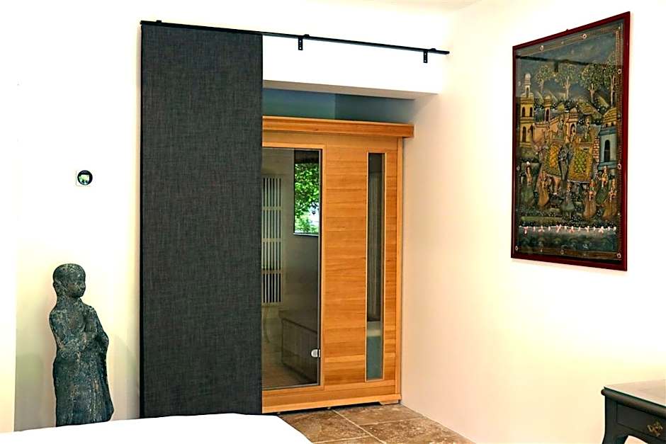 L Amourier chambres charme et confort avec Jacuzzi ou baignoire XXL