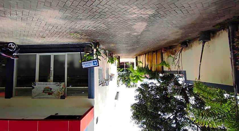 Hotel O Wisma Syariah Lahundape